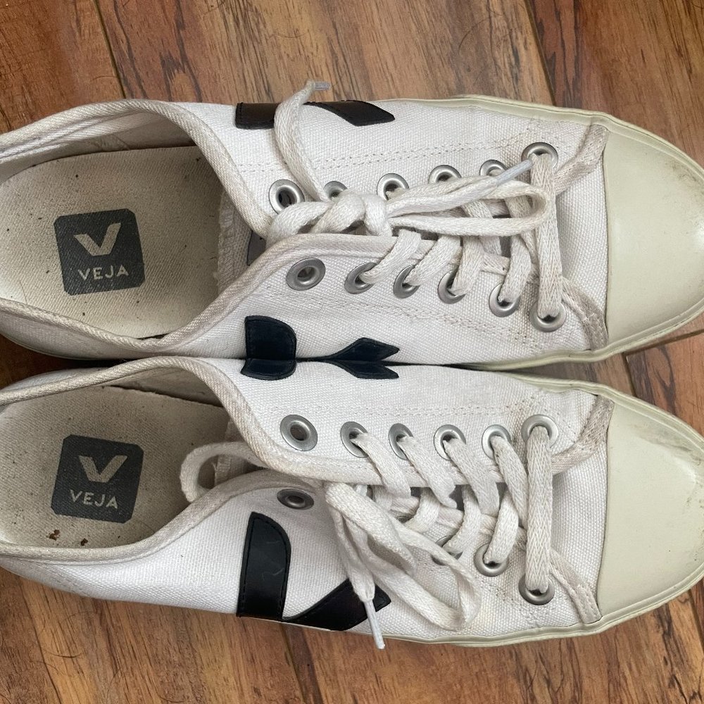 Vejas Canvas Sneaker